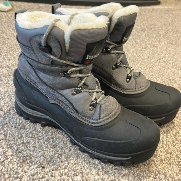 size 7 Itasca Woman’s Winter Boots Color Granite Peak - Picture 6 of 6